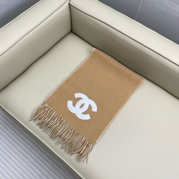 Chanel Opulent Two-Tone Wrap - Picture 3 of 7